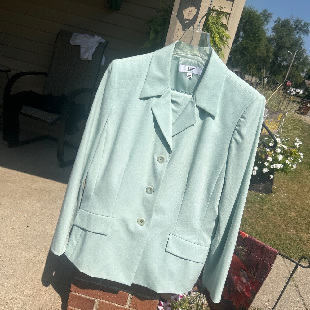 Women’s suit